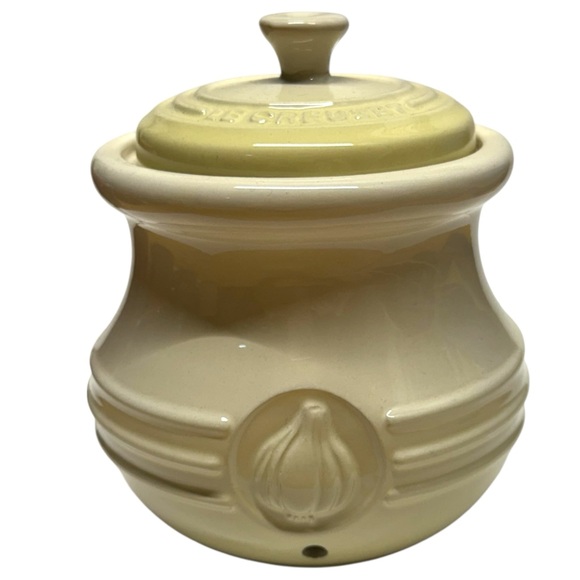Le Creuset Other - Le Creuset Stoneware Garlic Keeper